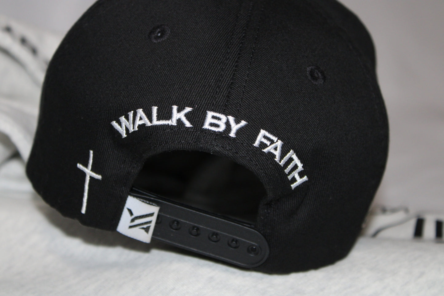 Gorra Con Visera Ajustable Walk By Faith